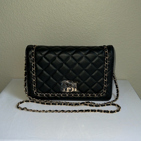 Badgley Mischka Handbags - Badgley Mischka Gold Frame Chain Cover Crossbody.